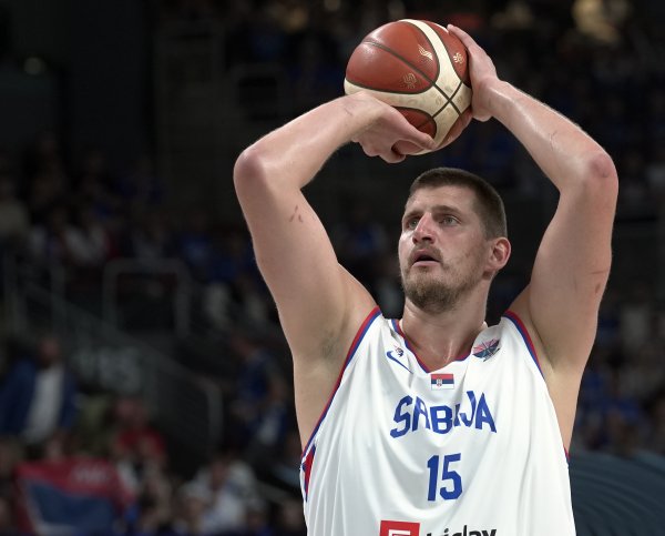 Asmith: Jokic trông giống như một thùng mỡ lợn lớn nhưng không ai có thể ngăn chặn nó. Điều này là không thể tin được