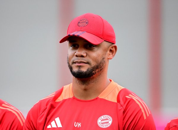 Kompany: Kane giỏi cả hành vi phạm tội và phòng thủ và cũng thúc đẩy đồng đội của anh ấy trong quá trình đào tạo, điều này giúp công việc của tôi dễ dàng hơn