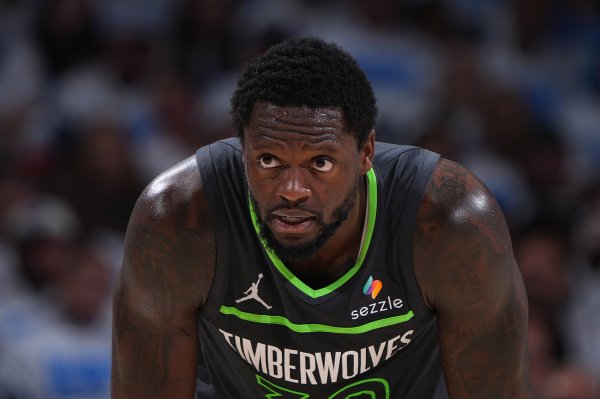 Randall cảm thấy rằng sự nghiệp của Knicks đã kết thúc trước khi giao dịch. Ông đã được giao dịch sau khi quyên góp 1,3 triệu để xây dựng trường.
