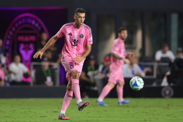 Falken: Busquets là một nhà lãnh đạo im lặng, anh ấy là người chơi "số 5" giỏi nhất trong lịch sử