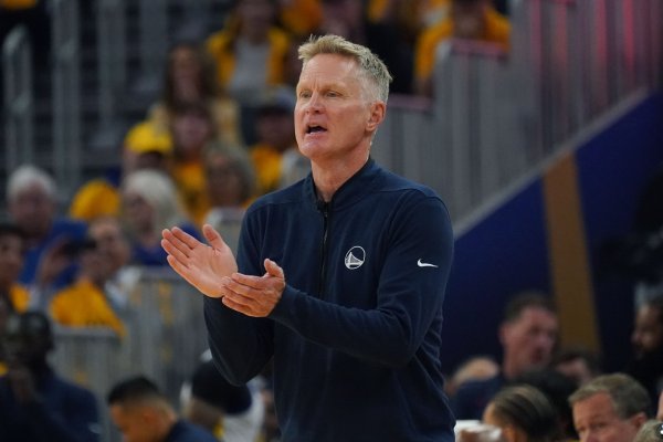 Đó là một truyền thống lâu đời! Warriors ghi được 39 điểm tr