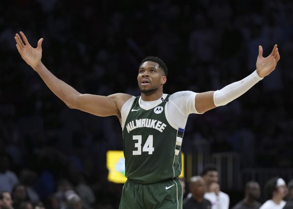 Để giữ Antetokounmpo, Bucks cũng đã cố gắng hết sức để ký hợ