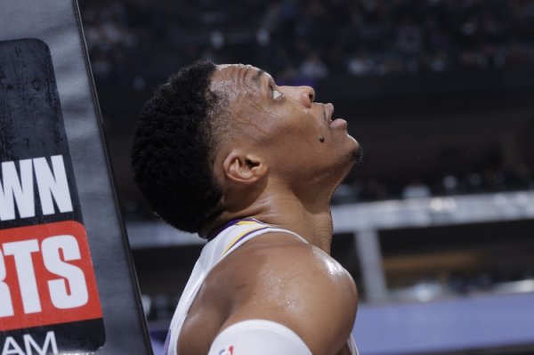 Beverley: Bởi vì cách đối xử với Westbrook ở đội Lakers đó trở nên rất kém. Anh ta là một trong ba vệ sĩ hàng đầu trong lịch sử.