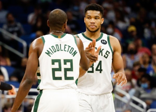 Antetokounmpo: Tôi cảm thấy kỳ lạ sau khi Middleton được giao dịch. Anh ấy đã ở bên cạnh tôi trong mọi trận đấu trước đây.