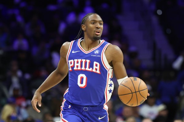 Anh ấy ghi trung bình 37,5 điểm và 8,3 đường kiến ​​​​tạo mỗi trận để bắt đầu mùa giải! Maxi: Mùa hè tôi dậy lúc 5 giờ và bắt đầu tập luyện lúc 6 giờ