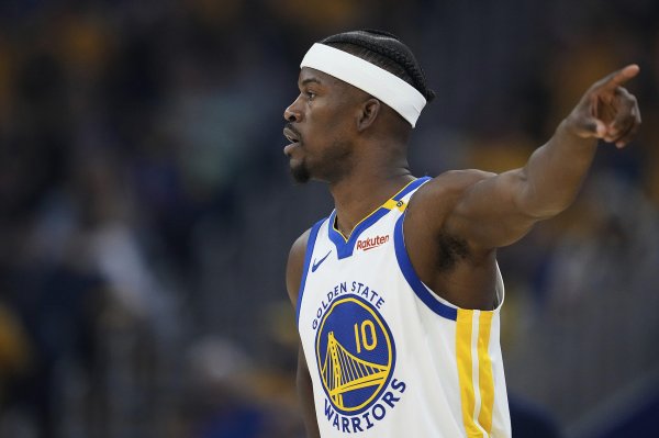 Sự phục hồi tuyệt vời! Butler thực hiện 7 trong số 18 cú sút và ghi được 23 điểm, 11 rebound và 3 kiến ​​​​tạo, trong đó có 7 rebound tấn công.