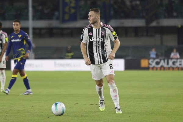 Cựu HLV: Kupmenas chơi ở vị trí trung vệ ở lò đào tạo trẻ, đồng thời anh cũng có thể thích nghi với 3 hậu vệ ở Juventus