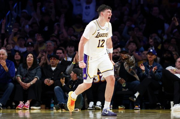 Buông ra! Donrizhan vắng mặt toàn bộ, Laravia tổ chức sinh nhật&, ghi trung bình 21,7 điểm trong 3 trận vừa qua