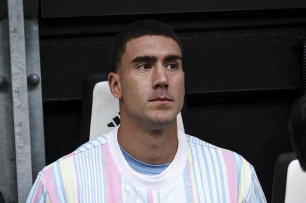 Skira: Việc gia hạn hợp đồng của Vlahovic phụ thuộc vào yêu cầu về lương, nếu vượt quá 10 triệu euro sẽ không thành hiện thực