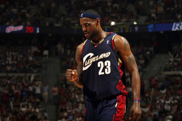 Phóng viên nổi tiếng: Tôi biết Cavaliers đang hỏi về việc để James trở lại thi đấu giải nghệ, và Warriors cũng đang hỏi.