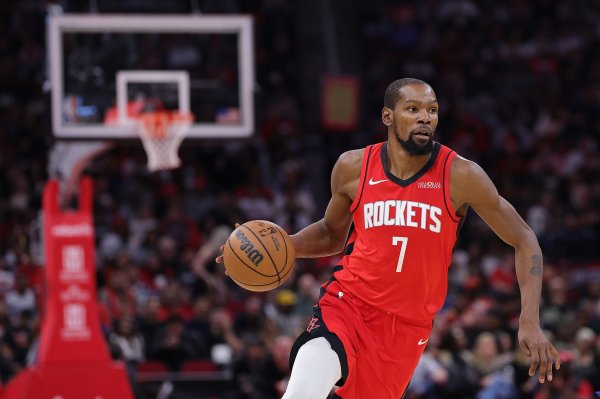 Zhang Jiawei: Bucks để KD mở cuộc đọ sức một chọi một vào phút cuối. Uduka rất thích hợp để đối phó với Lão Li.