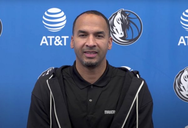 Phóng viên nổi tiếng: Vấn đề với việc Harrison bị sa thải là sự trở lại. Việc không thể thi đấu với đôi lông mày dày đã khiến anh kết cục.