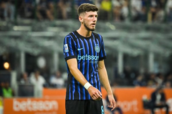 Simic nổi tiếng: Sucic đã thể hiện sức mạnh ngay khi đến Inter Milan và anh đã trở thành cầu thủ quan trọng