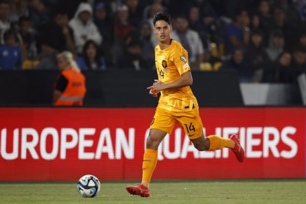 Reinders: Tôi chắc chắn sẽ xem trận Derby Milano. Tôi ủng hộ Milan và hy vọng đội vô địch Serie A.