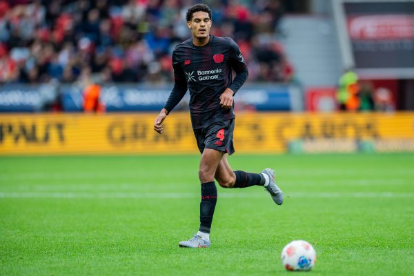 Kwanza: Trận ra mắt đội tuyển Anh của tôi là một giấc mơ trở thành hiện thực, cảm ơn Stones vì ​​đã ở đó để hướng dẫn tôi