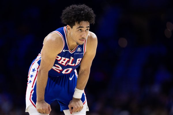 Được triệu hồi từ D-League! McCain: Hôm nay không có thời gian xả rác, tôi chỉ muốn chơi thôi