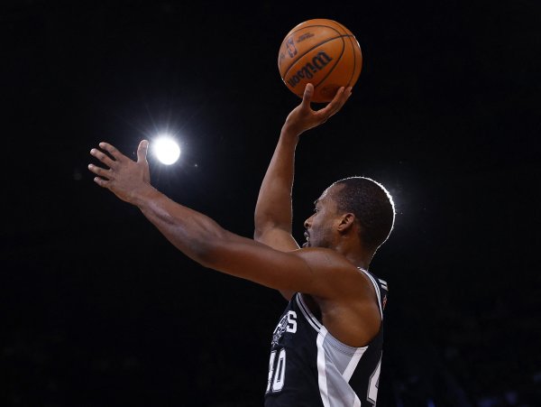 Thật chính xác! Harrison Barnes thực hiện 4% trong số 6 cú sút trong hiệp, 26 trong số 26 quả ba điểm, 2 trên 4, 11 điểm và 3 rebound